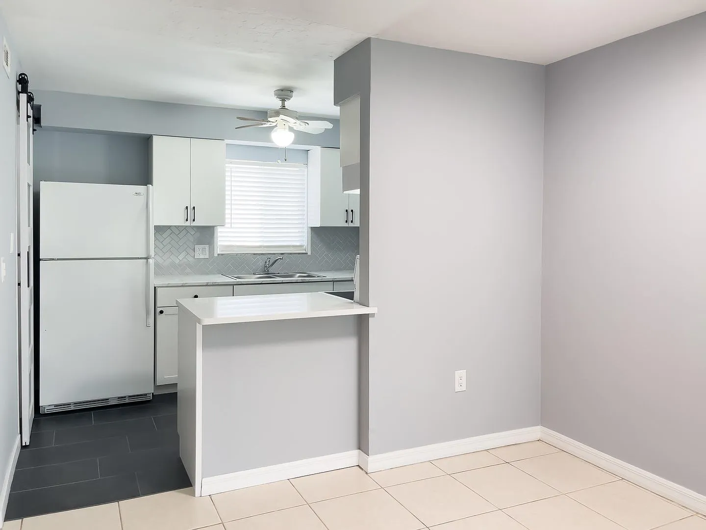 Affordable 2 Bedroom Condo - Water Utility Included — Photo 3