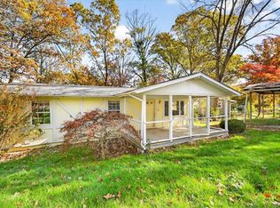 49 Edgewood Hills Rd, Oak Hill, WV 25901