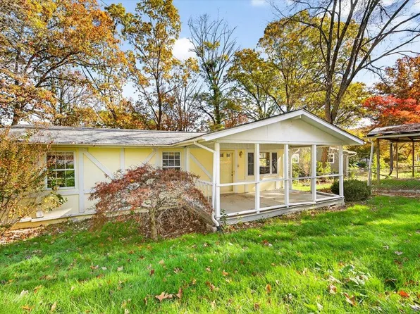 49 Edgewood Hills Rd, Oak Hill, WV 25901