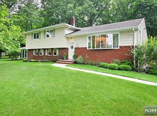 93 Degroff Pl, Park Ridge, NJ 07656