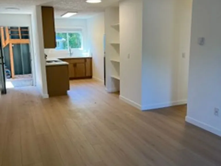 Newly Remodeled Kennedy Park Apartments! — Photo 16