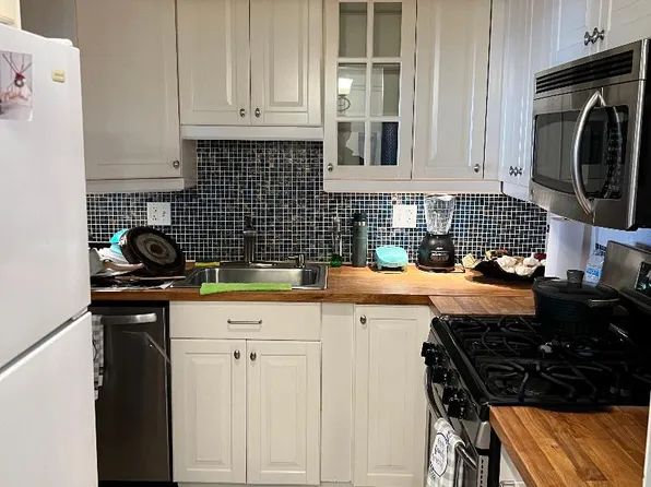 20 Skyline Dr APT 5, Braintree, MA 02184