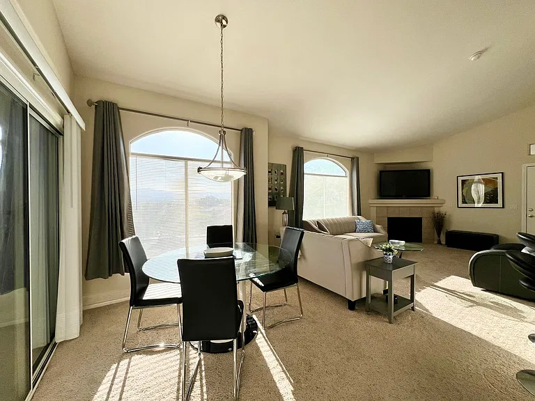 700 Carnegie St #222 — Photo 4