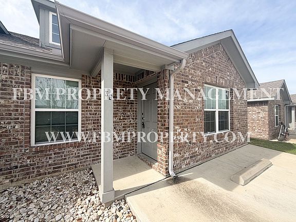 3rd image of 1050 E Burnett St #3B