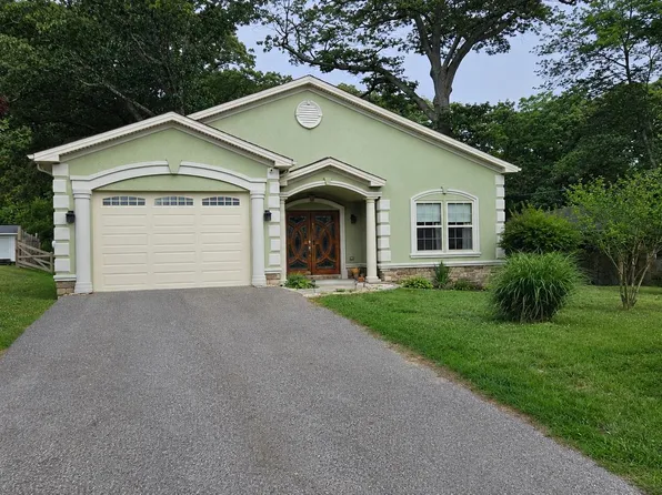 7714 Lee Dr, Pasadena, MD 21122