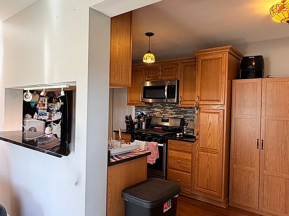 3rd image of 302 Farmingdale Cir #302