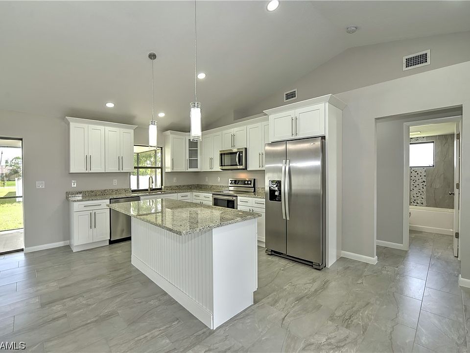 1st image of 127 NE 9th Ave