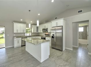 127 NE 9th Ave, Cape Coral, FL 33909