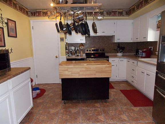 4th image of 1012 Oakmont Ave