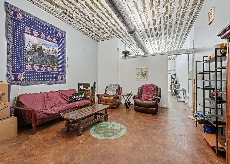 331 S Commercial St #ST