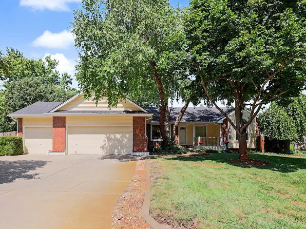 8 E 2nd Street Cir, Valley Center, KS 67147