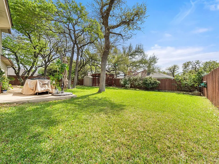 1512 Amelia Dr — Photo 32