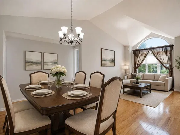 16 Sun Harbour Cres SE, Calgary, AB T2X 3B1