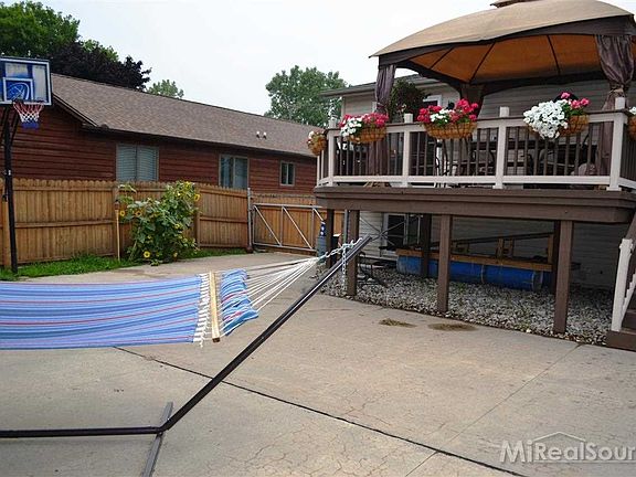 3rd image of 252 S Belle River Ave