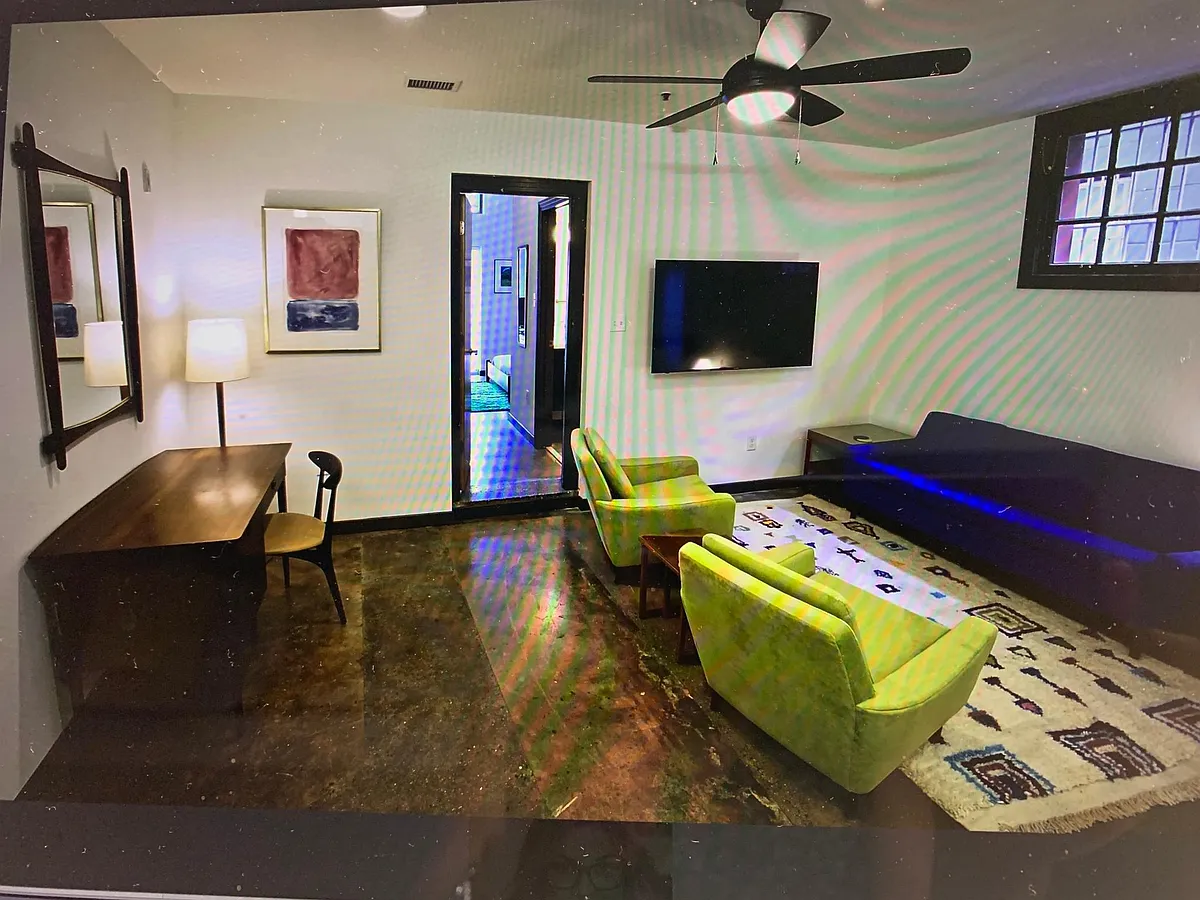 Building Photo - 3122 W Clay St #7