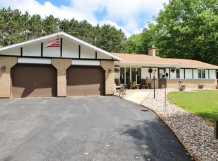 5910 W Brown Rd, Little Suamico, WI 54141