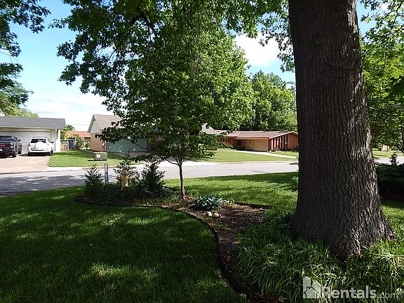 4th image of 2029 S 69th Pl E
