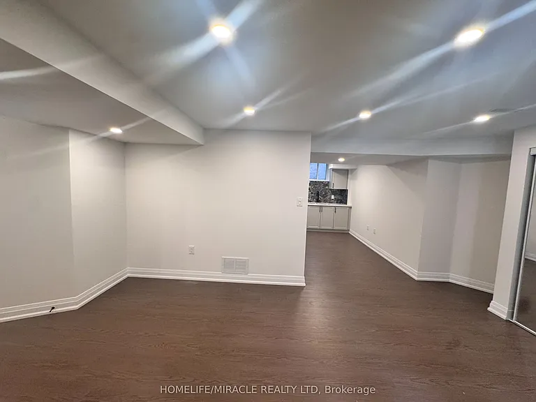 14 Berton Blvd — Photo 18