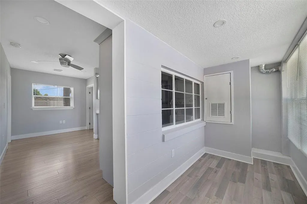 2 bed, 1.0 bath, 467 sqft, $1,600 — Photo 3