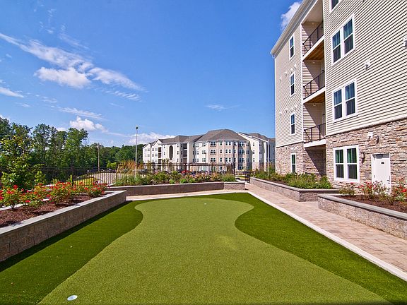 Practice your short game at Kensington Place!