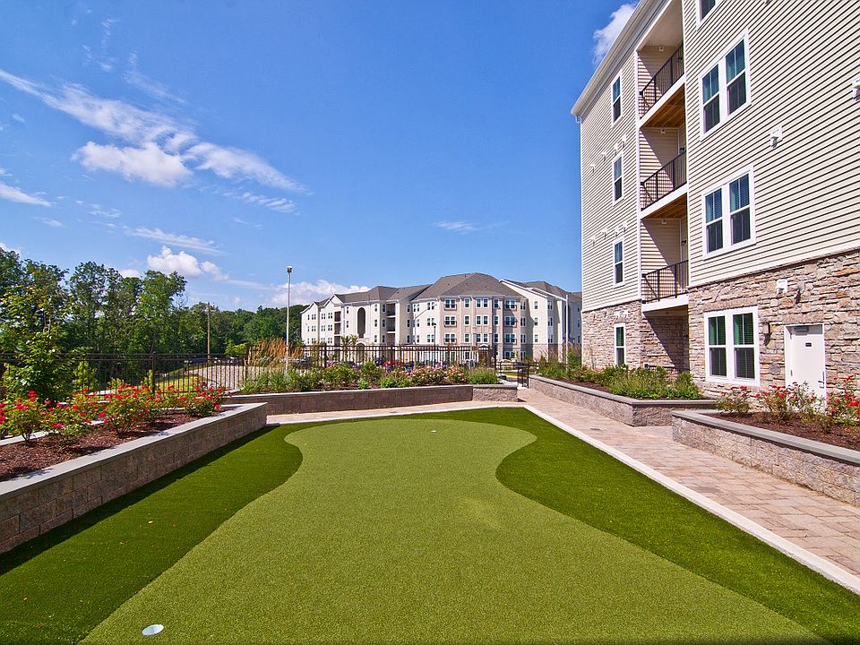 Practice your short game at Kensington Place!