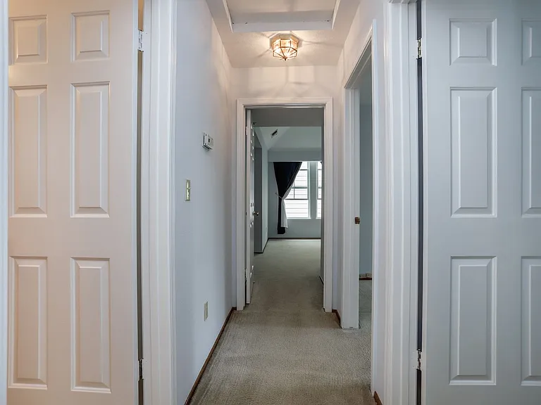 1055 Hull Ln — Photo 17