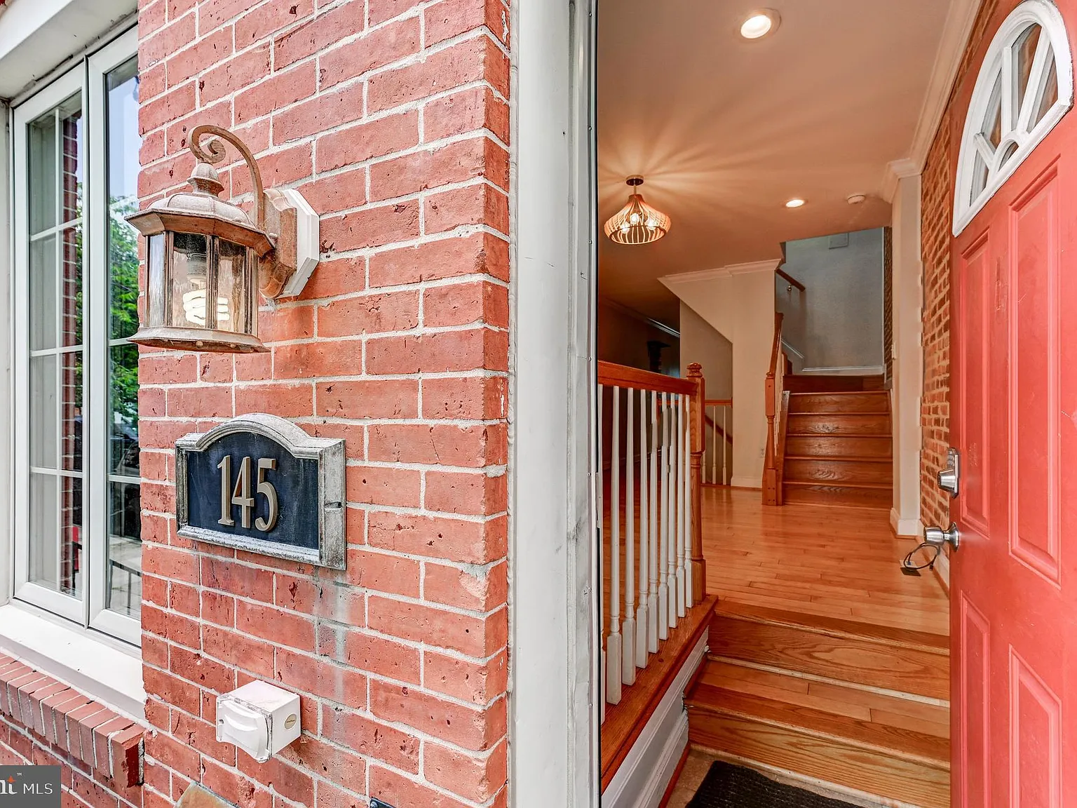2 bed, 1140 sqft, $2,050 — Photo 3