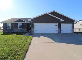 3901 Kestrel Point Dr, Janesville, WI 53548