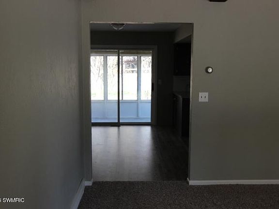 5th image of 353 Evergreen Dr