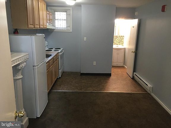 2nd image of 1639 W Diamond St #1FF