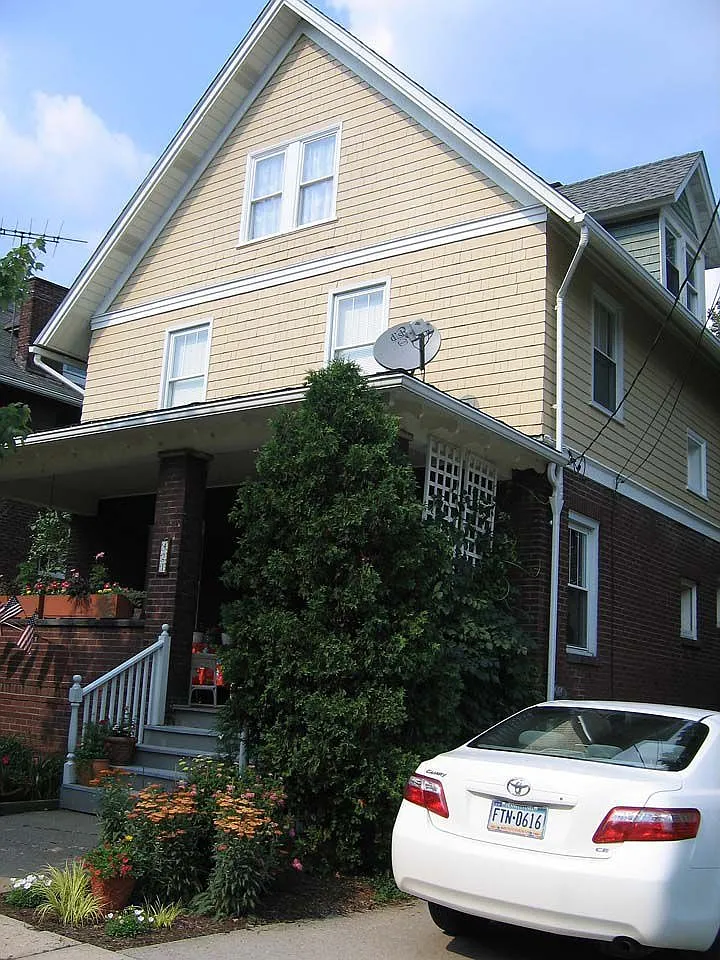 421 Center Ave photo 1