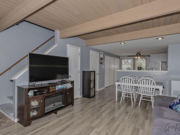 3rd image of 525 Meadow Hill Ln