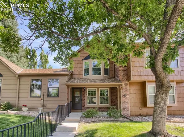 6831 Mountain Top Ln, Colorado Springs, CO 80919