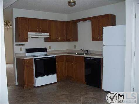 3rd image of 806 Golfview Pl APT B
