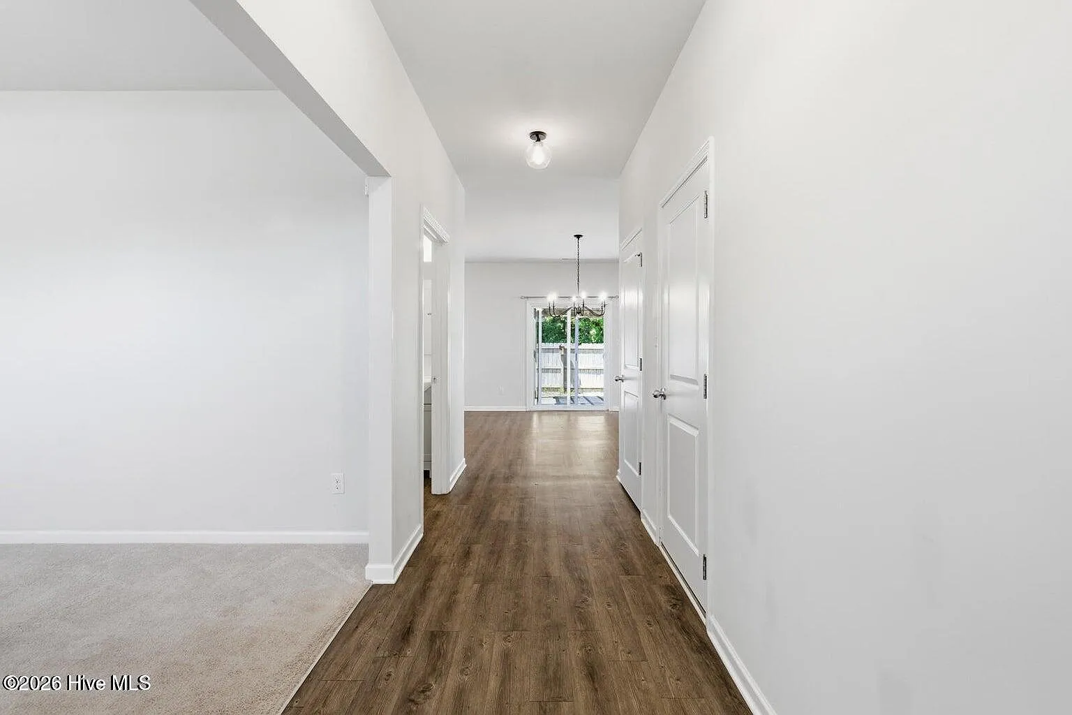 4 bed, 2.5 bath, 2420 sqft, $2,200 — Photo 4