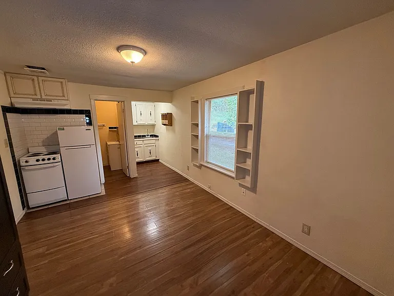 Sleepy Hollow Apartments — Photo 2