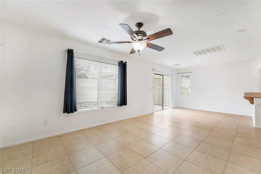 3 bed, 2.5 bath, 1550 sqft, $1,900 — Photo 3