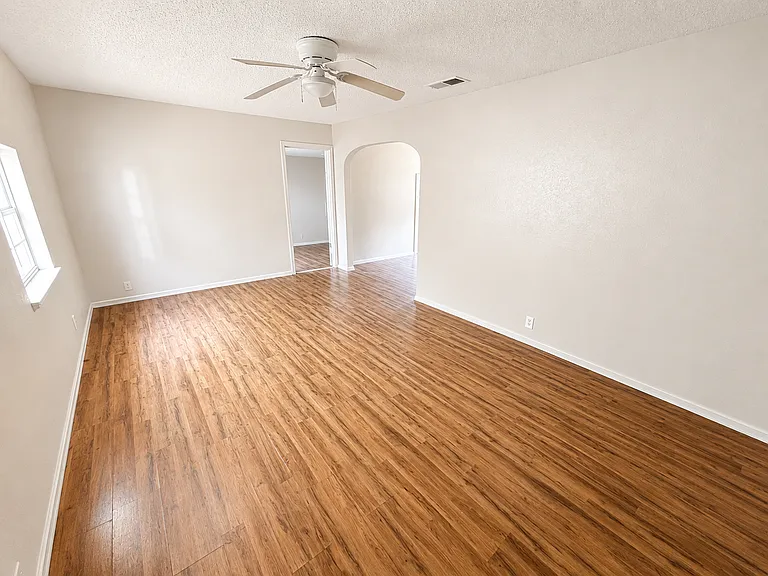 1312 Carol Way — Photo 3