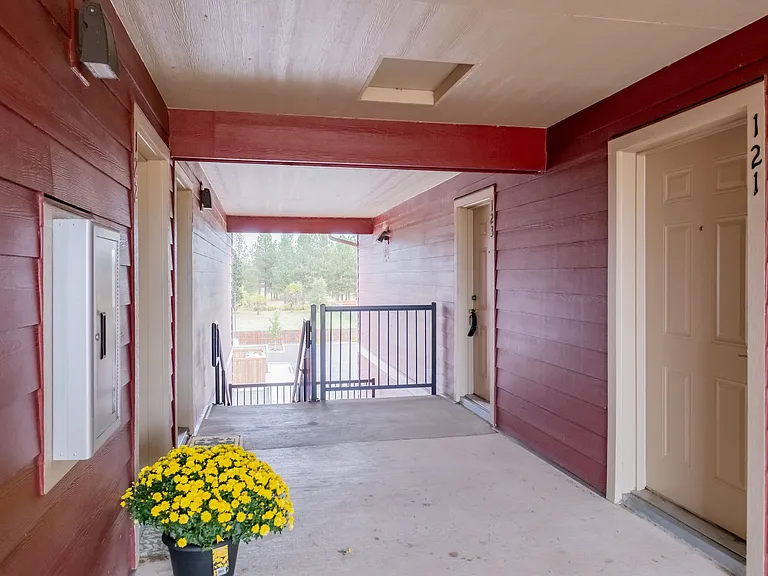 Colima Apartments — Photo 7