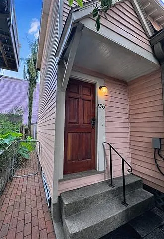 936 Philip St