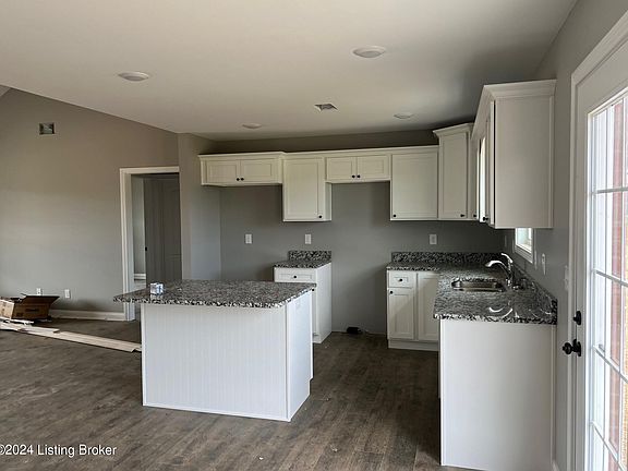 5th image of 104 Amarillo Ln