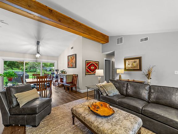 3rd image of 557 Edinborough Dr