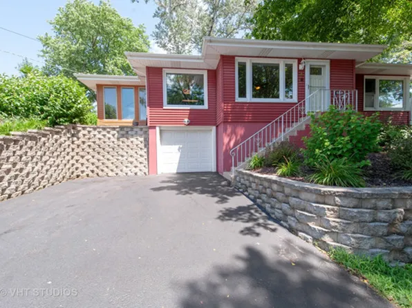 46 Hilltop Dr, Lake In The Hills, IL 60156