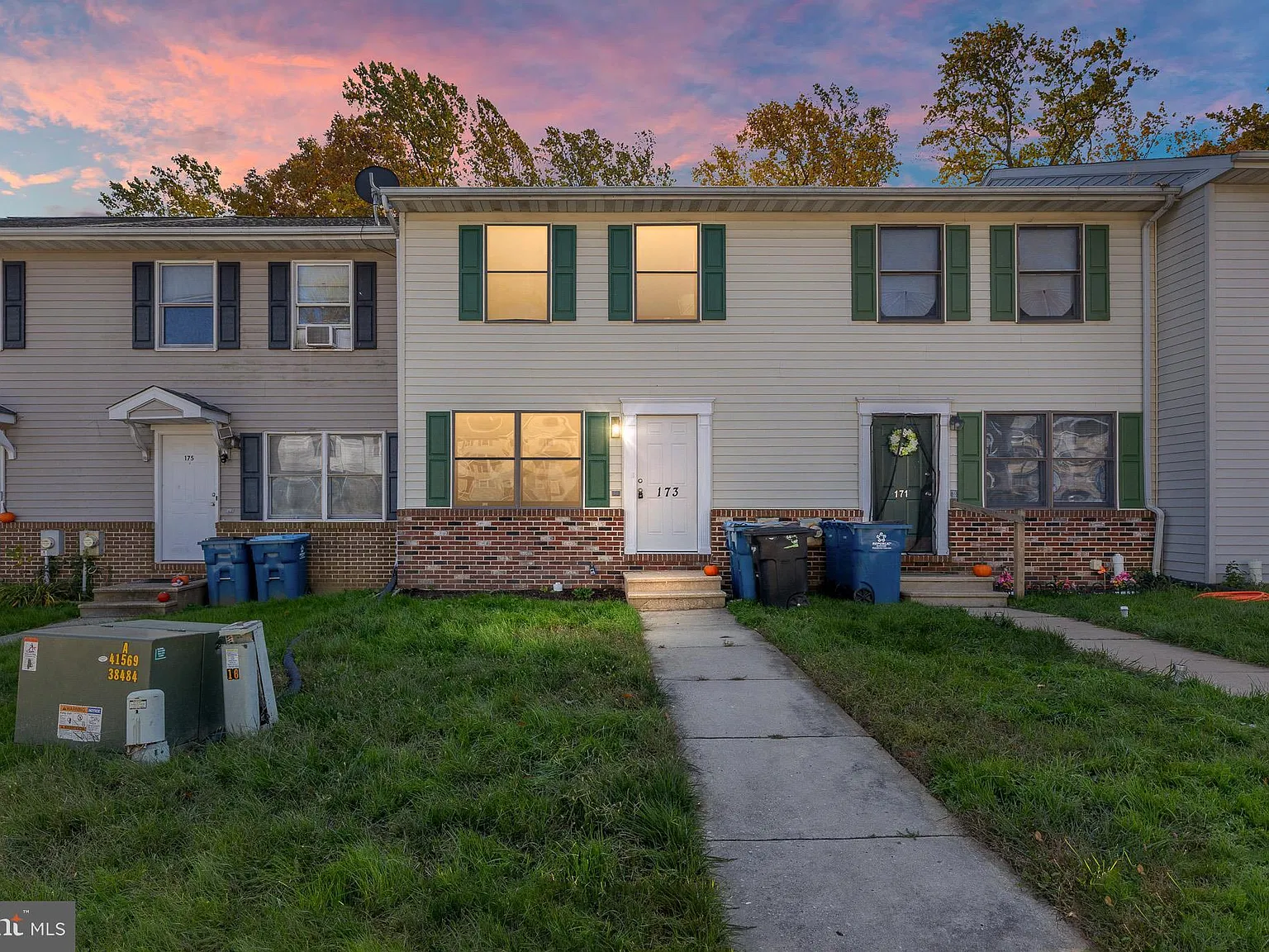 3 bed, 1.5 bath, 1224 sqft, $2,200 — Photo 1