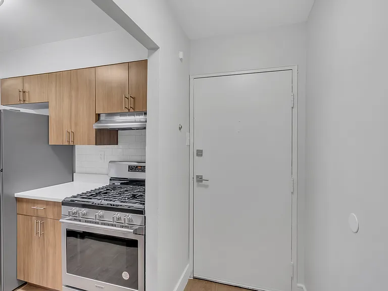 Lancaster Court Apartments — Photo 5