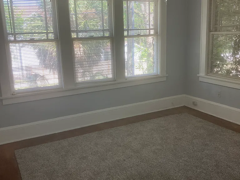 902 Barrs St — Photo 7