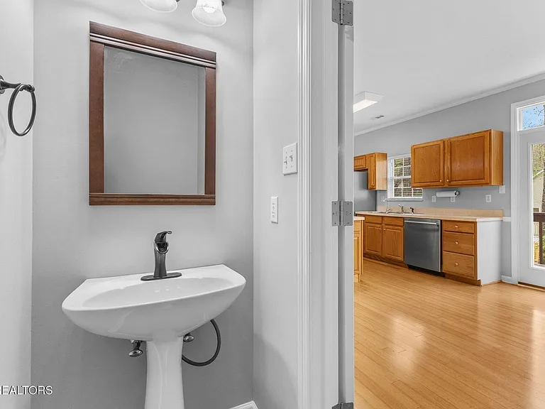 10708 Prince Albert Way — Photo 13