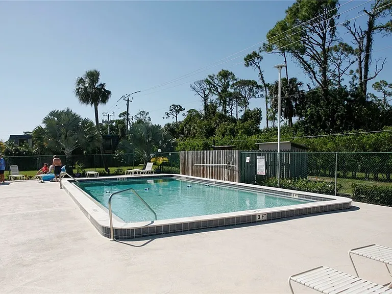 1653 Park Meadows Dr — Photo 20