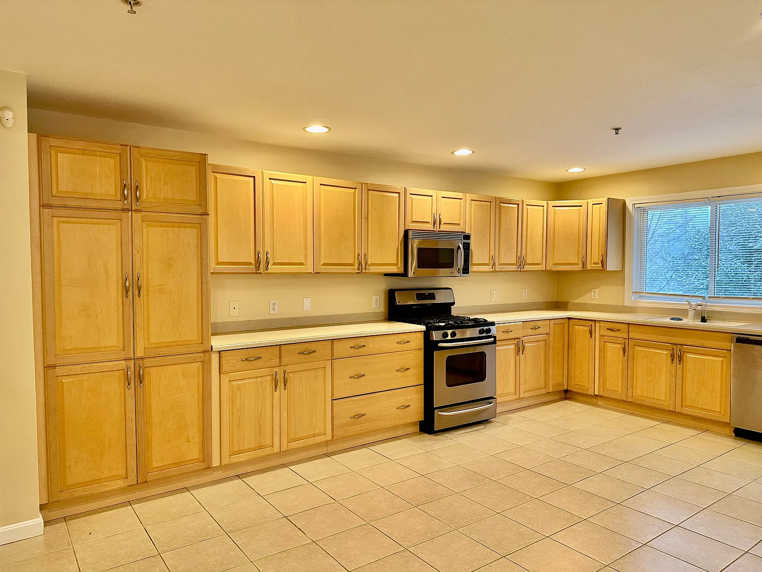 2 bed, 2.5 bath, 1846 sqft, $3,100 — Photo 3