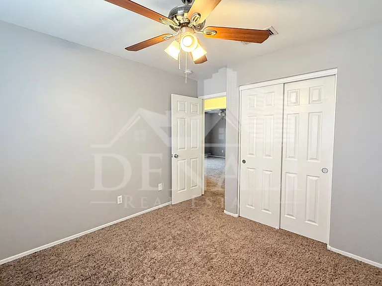 805 S Esmeralda — Photo 21